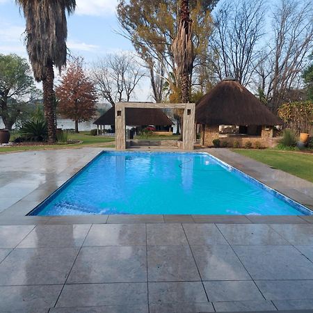 Lalamanzi River Lodge Vanderbijlpark Exteriör bild