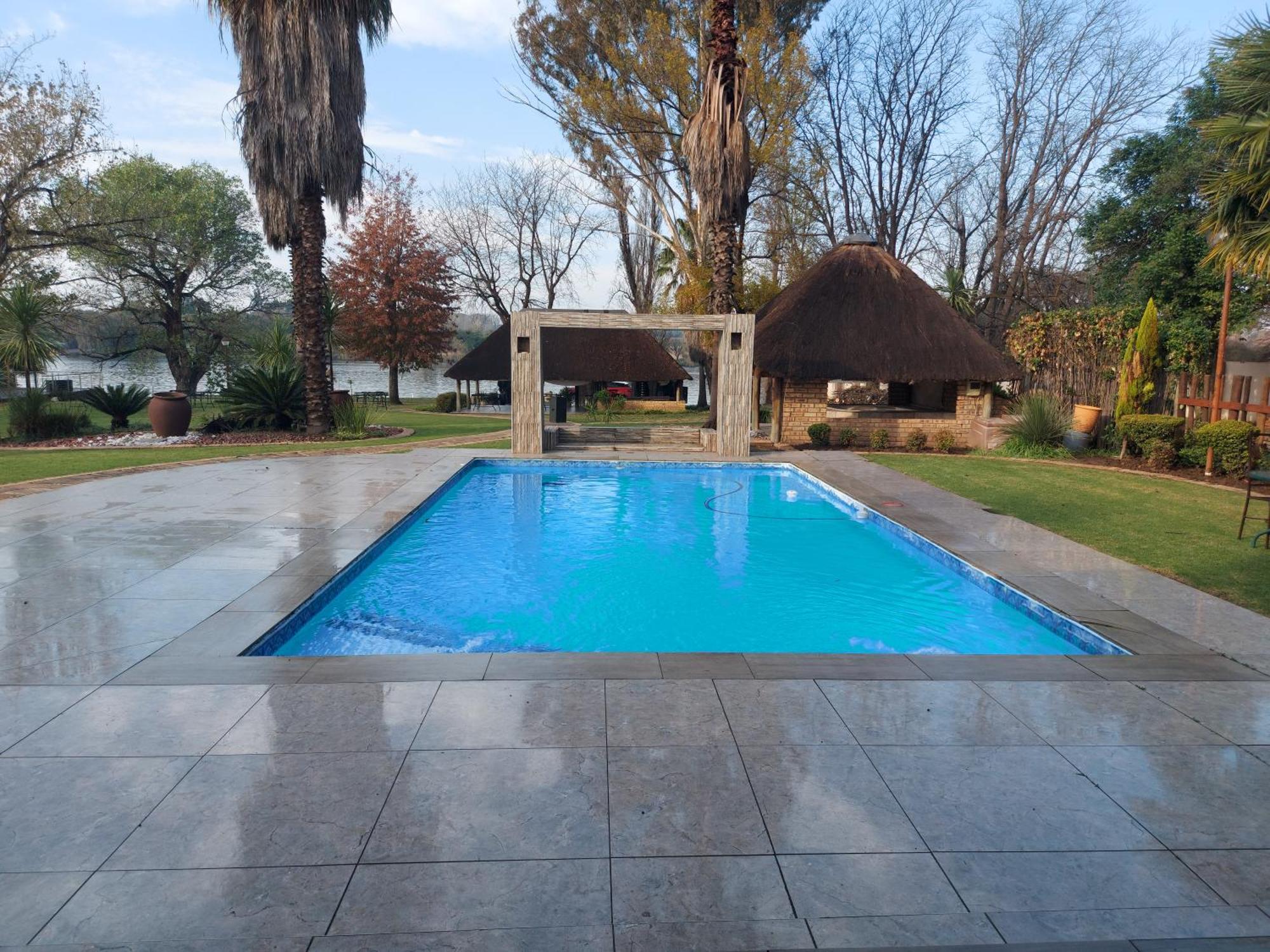 Lalamanzi River Lodge Vanderbijlpark Exteriör bild